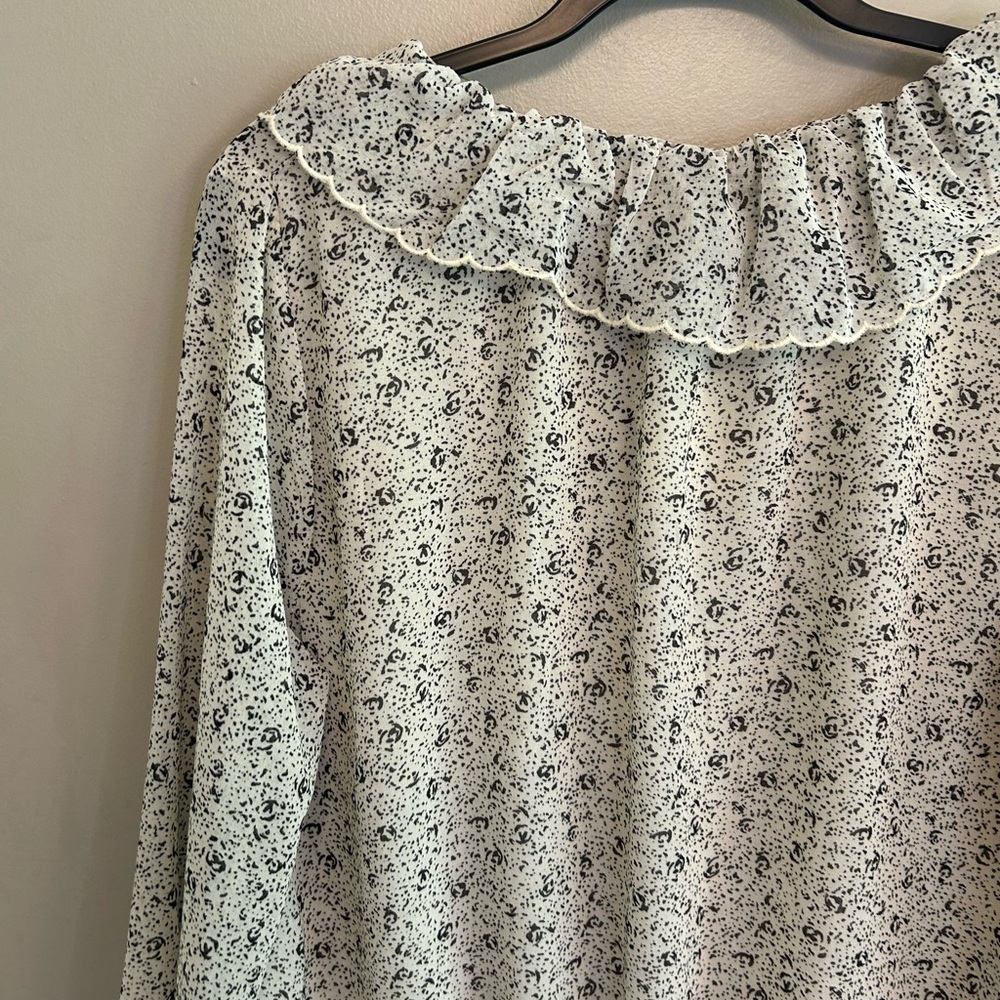 NWT Universal Thread long sleeved blouse with black design size L - Picture 13 of 16
